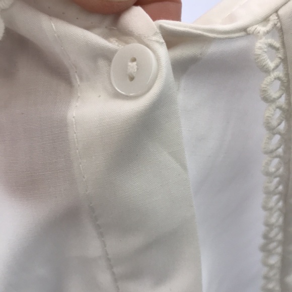 Q2 Button-Front Ruffle Shirt Embroidered Peter Pan collar Size S - Picture 7 of 15